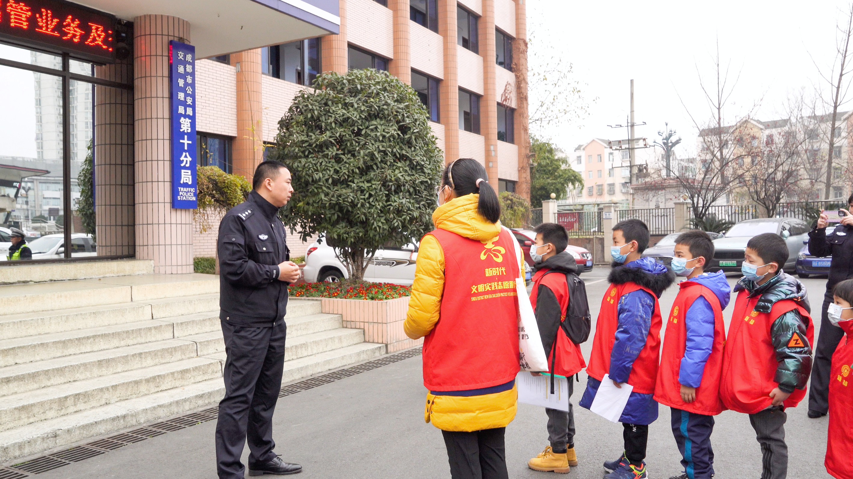 2022.1.14“文明志愿者，职业新体验”交警职业体验 (4).JPG